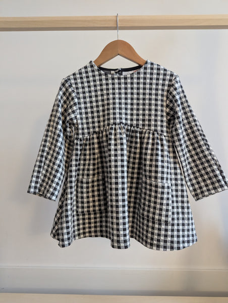 black and white gingham dress zara ZARA Midi Dress: The Perfect Spring Outfit