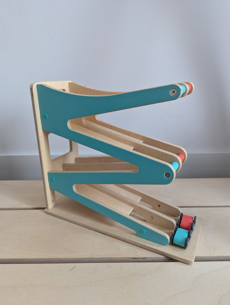 Lovevery The Adventurer Play Kit - Car Ramp (16-18M)